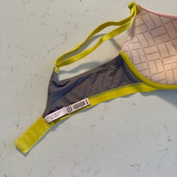 𝅺Victoria’s Secret Uplift Semi Demi bra 34B - Picture 5 of 9